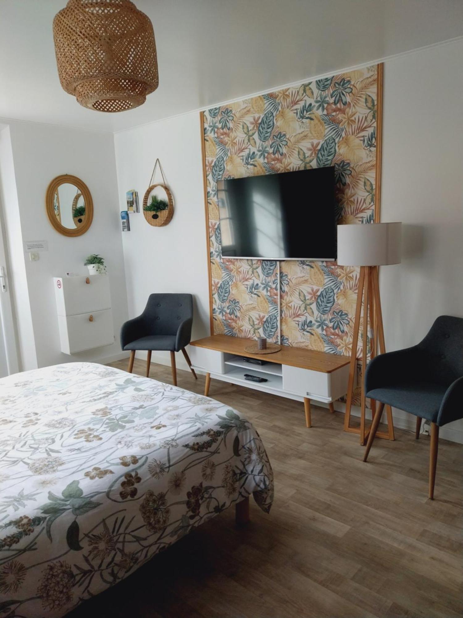 Superbe Grand Studio Tout Confort Avec Exterieur Poussan Екстер'єр фото